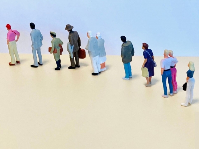 駿河屋の持ち込み査定の待ち時間はどれくらい？混雑や条件別に解説